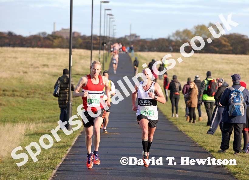 Graeme Cook (NSP) and Steve Cairns (Tyne Bridge) Heaton Memorial Road Race, Newcastle Town Moor. Photo: David T. Hewitson/Sports for All Pics